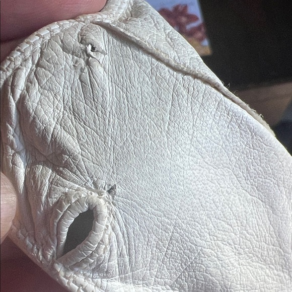 Vintage Sophisticated White Leather Gloves - Picture 14 of 14